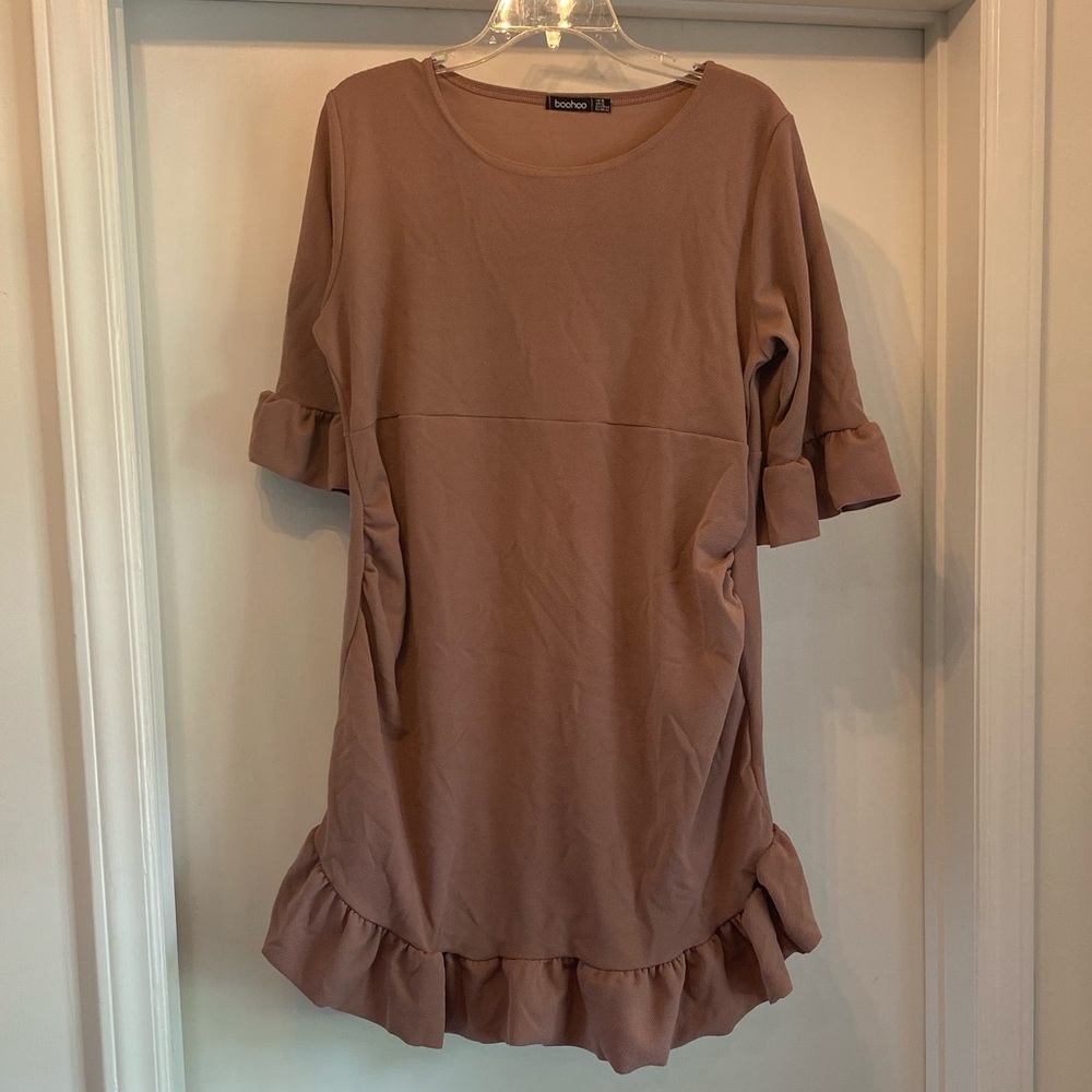 Boohoo mauve maternity dress